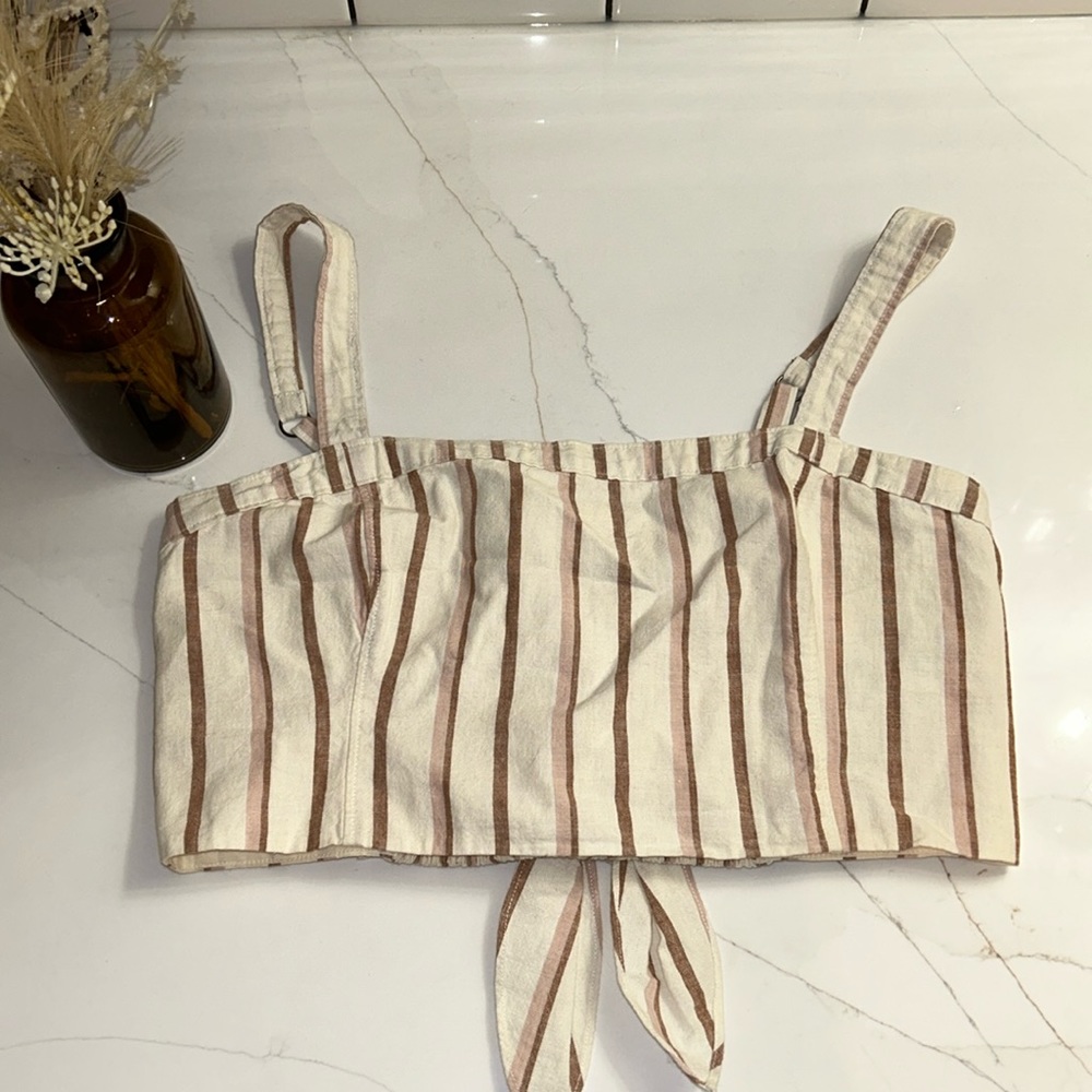 Abercrombie & Fitch NWT linen crop top with cute bow detail in back. sz Large